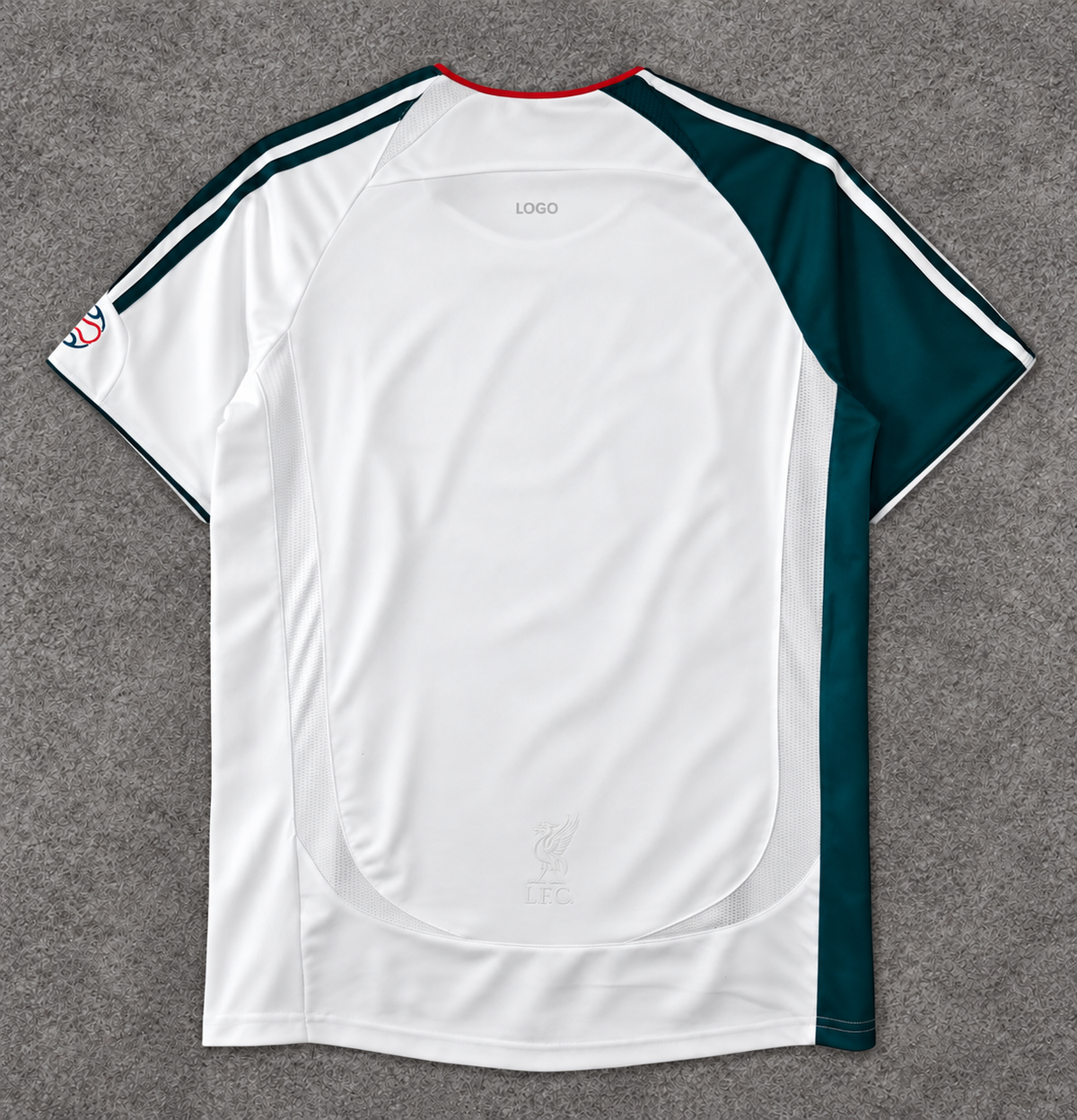 Liverpool · Blanca y verde · Retro · Vista adicional