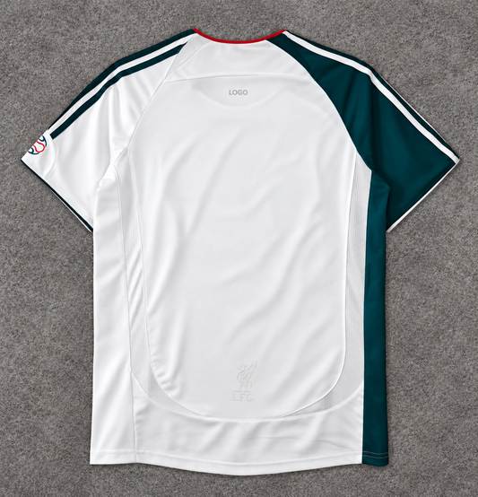 Liverpool · Blanca y verde · Retro · Vista adicional