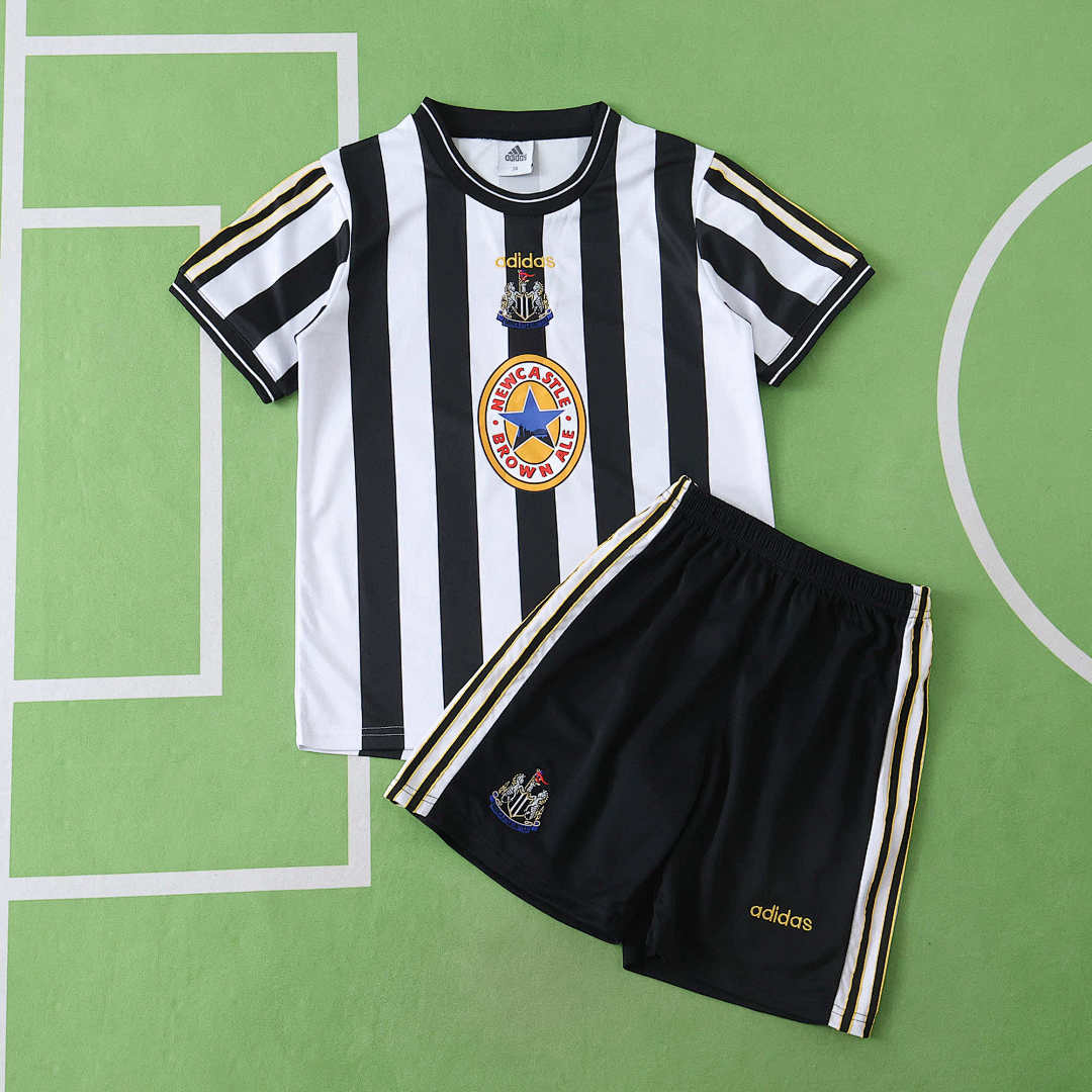 97/99 Newcastle United F.C. Local Conjunto infantil · Referencia del proveedor: 191912593