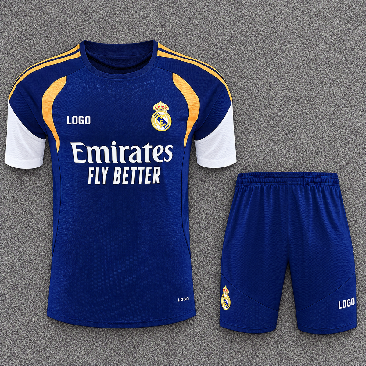Conjunto Real Madrid azul y dorado, escudos originales visibles y LOGO en las marcas deportivas, sobre alfombra gris