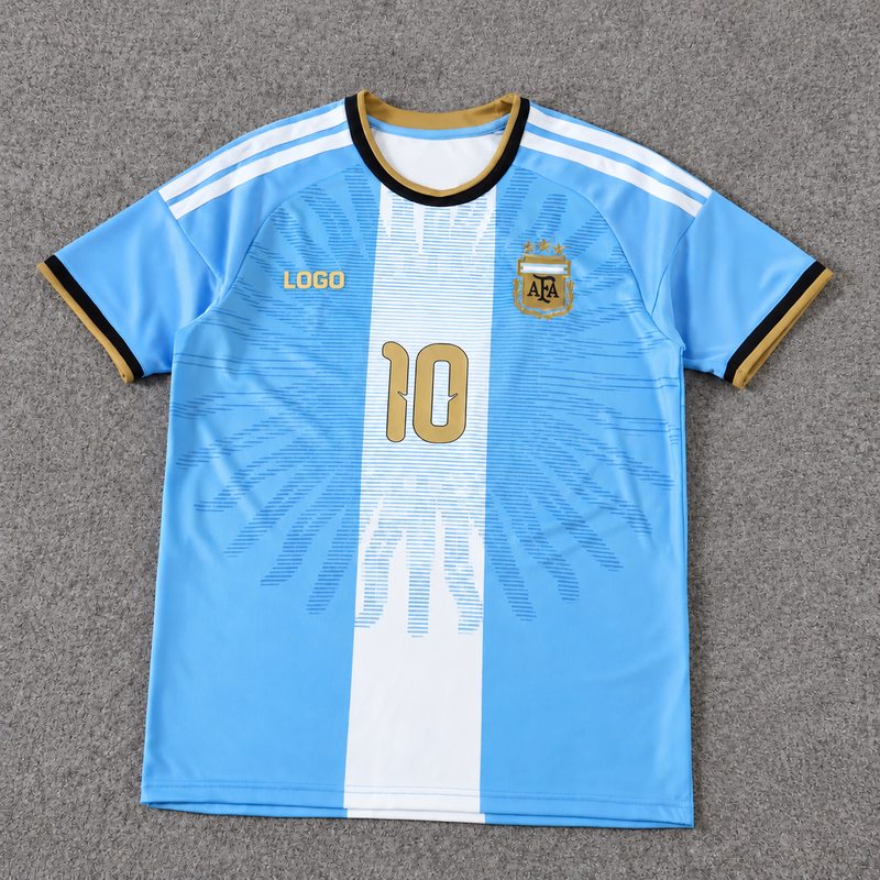 Argentina · Concept 26/27 · Fan sobre alfombra gris, con escudo original y LOGO en la marca deportiva