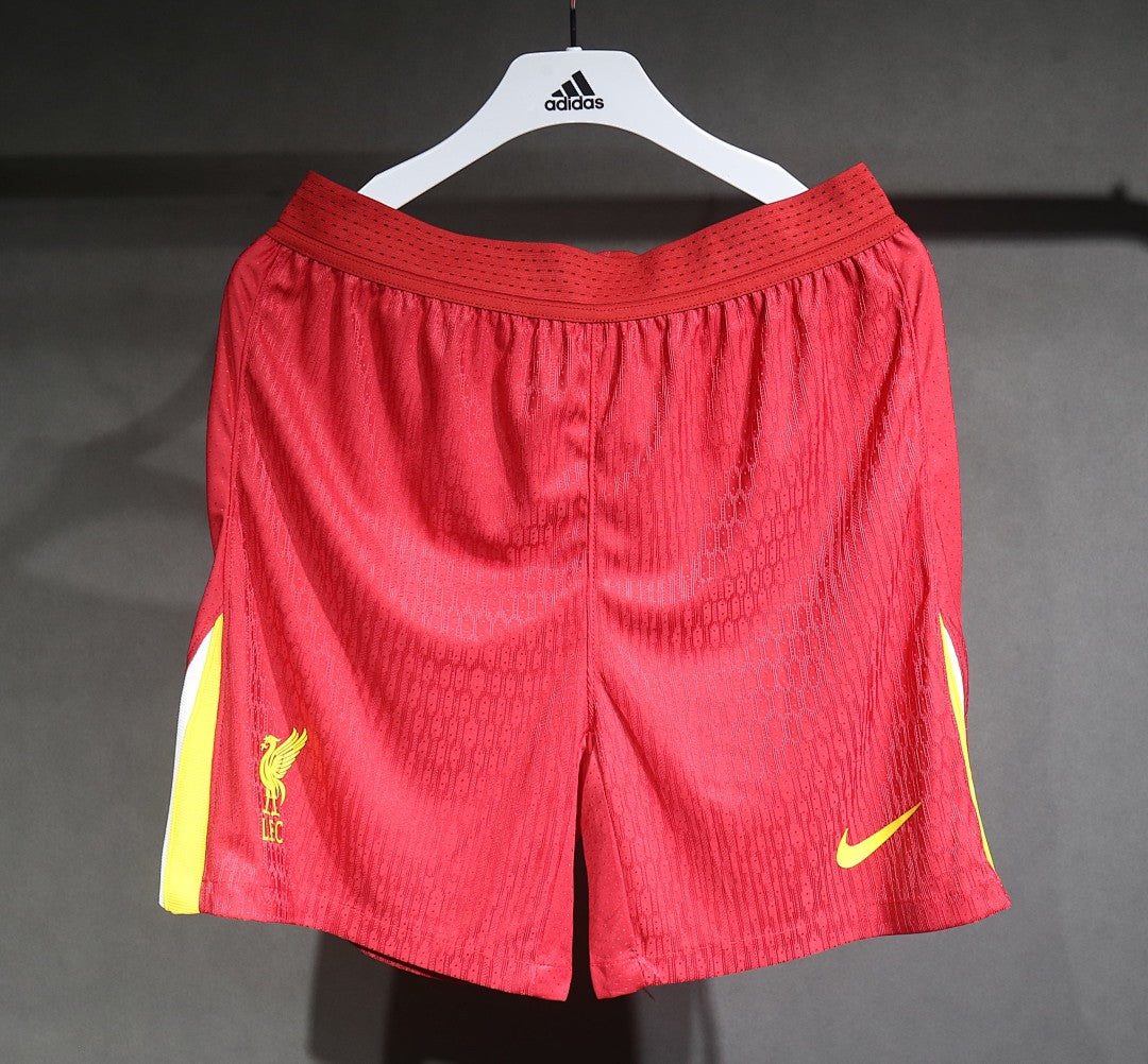 24/25 Liverpool F.C. Local Player short · Referencia del proveedor: 177504449
