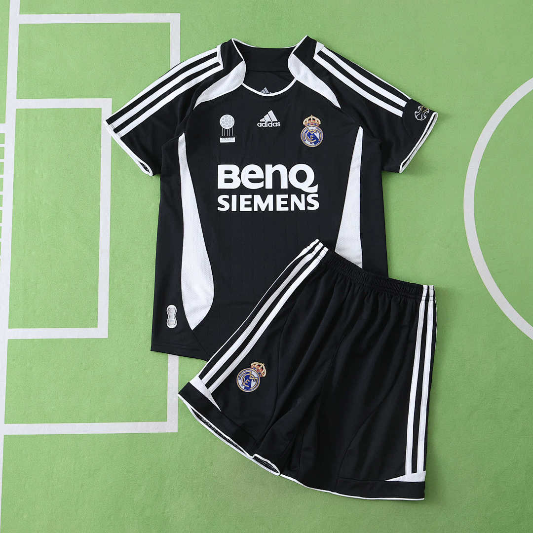 06/07 Real Madrid CF Tercera Conjunto infantil · Referencia del proveedor: 191912569