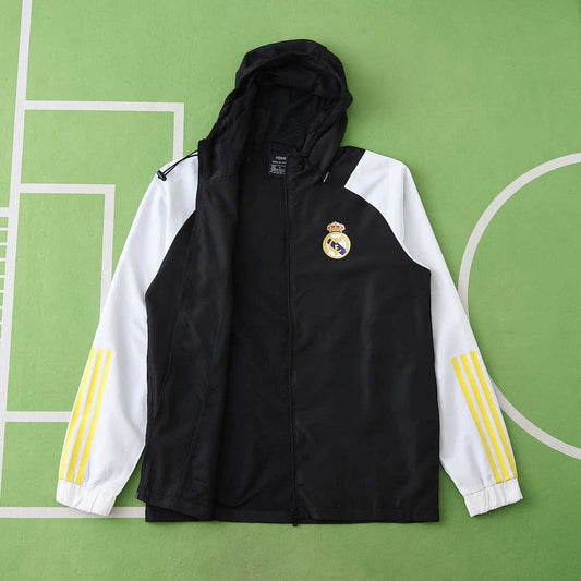25/26 Real Madrid CF black Hooded windbreak · Referencia del proveedor: 198199982