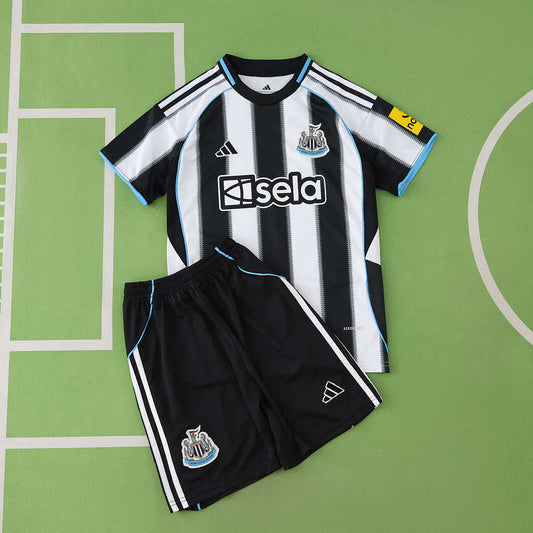 25/26 Newcastle United F.C. Local Conjunto infantil · Referencia del proveedor: 200431600