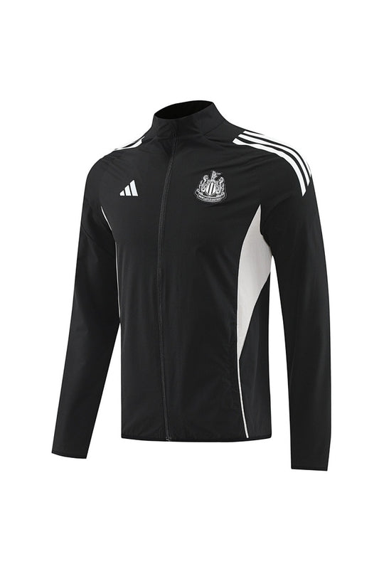 25/26 Newcastle United F.C. Cortavientos · Referencia del proveedor: 212983538
