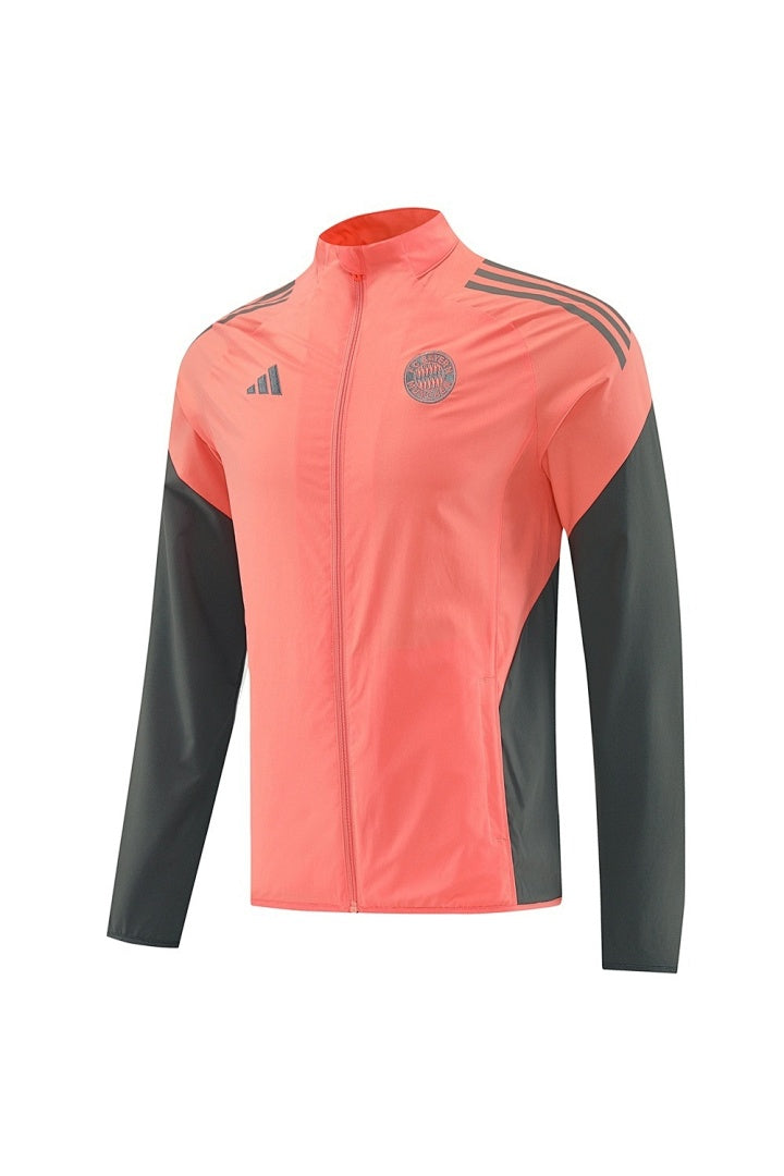 25/26 Fußball-Club Bayern München Cortavientos · Referencia del proveedor: 212983554