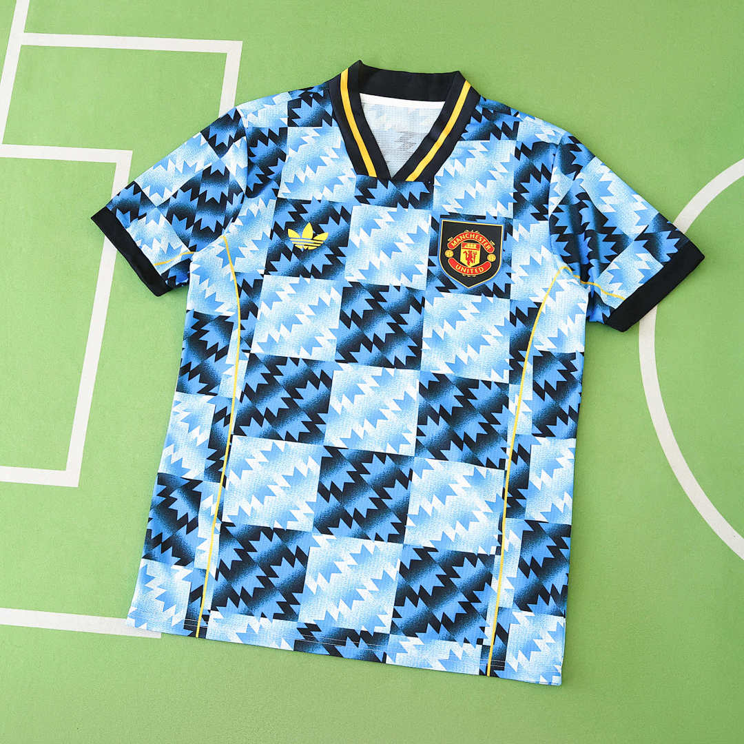 25/26 Manchester United F.C. Concept Player · Referencia del proveedor: 215207202