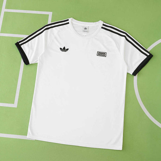 25/26 oasis white T-shirt · Referencia del proveedor: 215207222