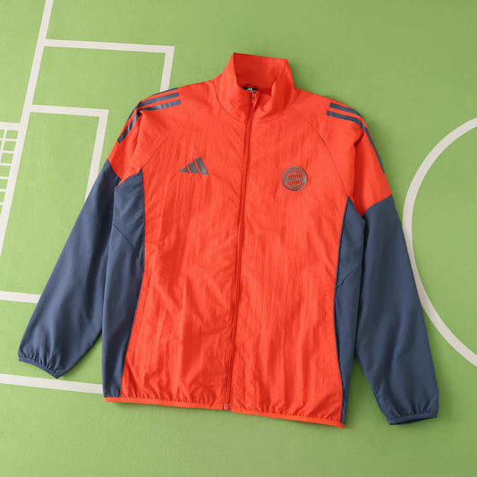 25/26 Fußball-Club Bayern München Cortavientos · Referencia del proveedor: 217601810