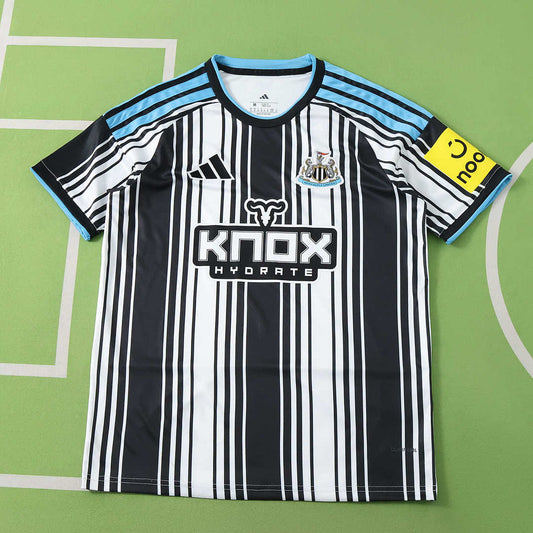 26/27 Newcastle United F.C. Local Fan · Referencia del proveedor: 246937573