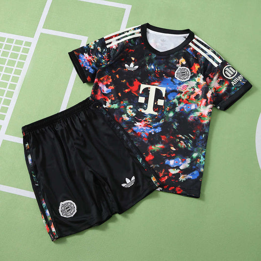 26/27 Fußball-Club Bayern München Oktoberfest Conjunto infantil · Referencia del proveedor: 256448573