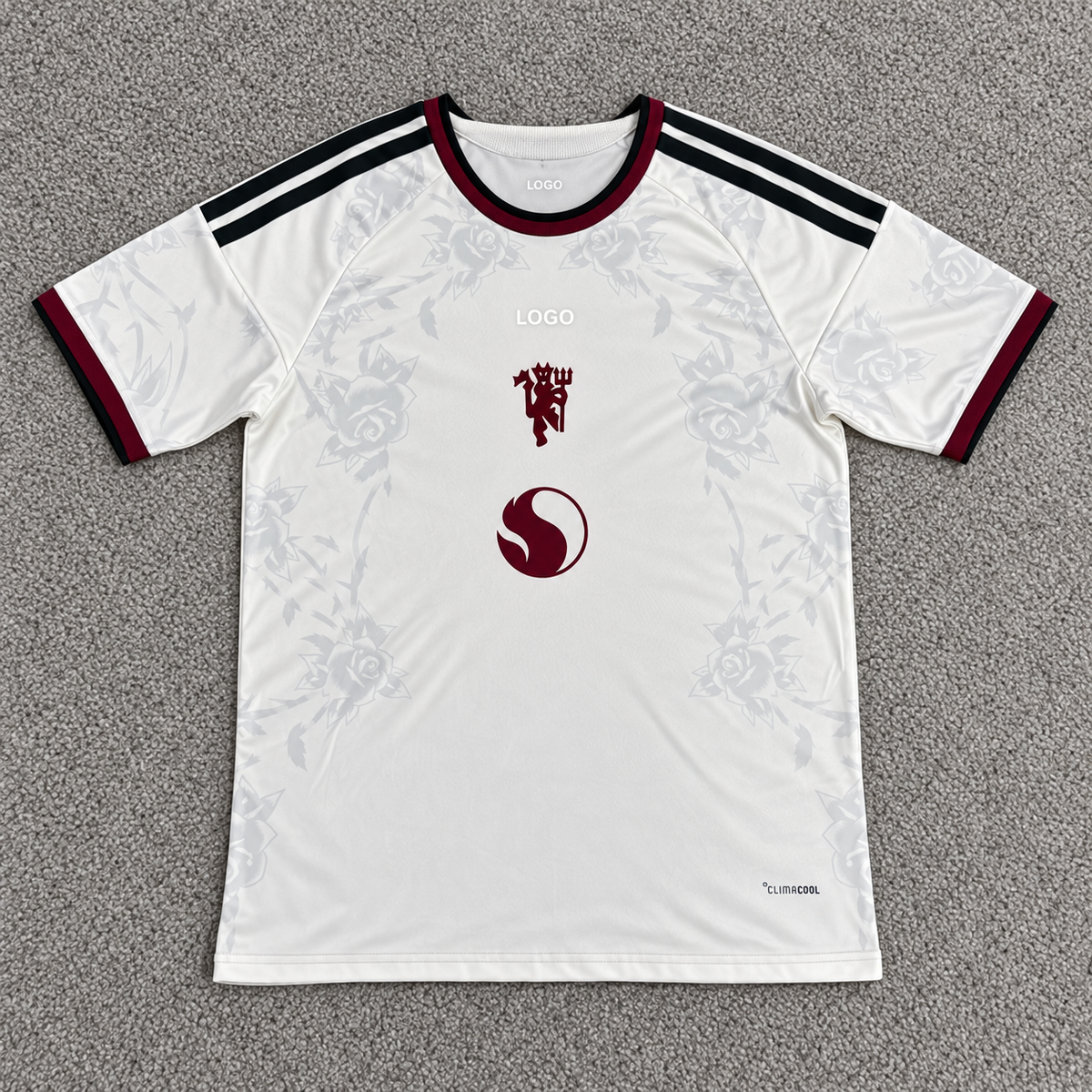 Manchester United · Tercera 26/27 · Fan · Escudo conservado y LOGO · Alfombra gris