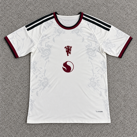 Manchester United · Tercera 26/27 · Fan · Escudo conservado y LOGO · Alfombra gris