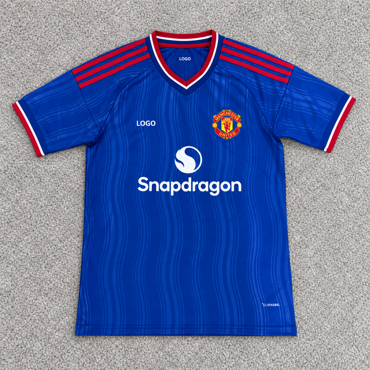 Manchester United · Visitante 26/27 · Fan · Escudo conservado y LOGO · Alfombra gris