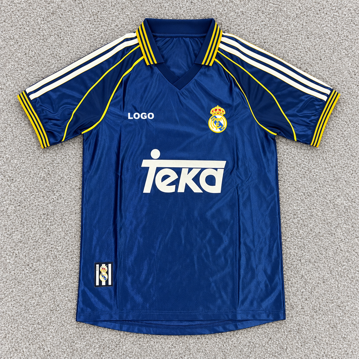 Real Madrid · Tercera 98/00 · Retro · alfombra gris